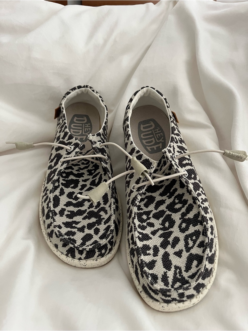 Hey Dude Women’s Grey Cheetah sz 8